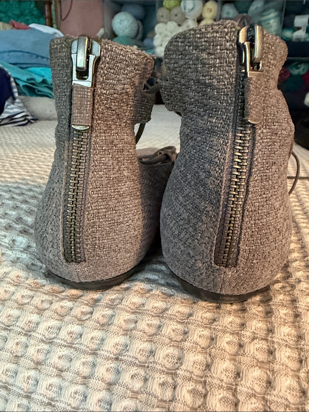 Eileen Fisher Gray Taupe Pointed Lace-Up Flats in size 7 - Picture 6 of 7